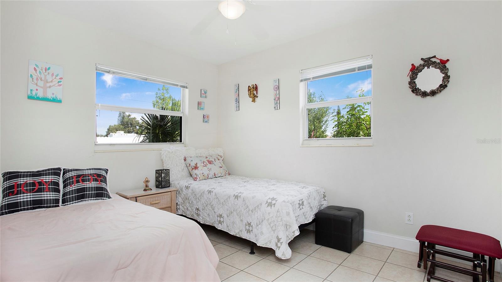 Image 4 of 23 For 515 York Road