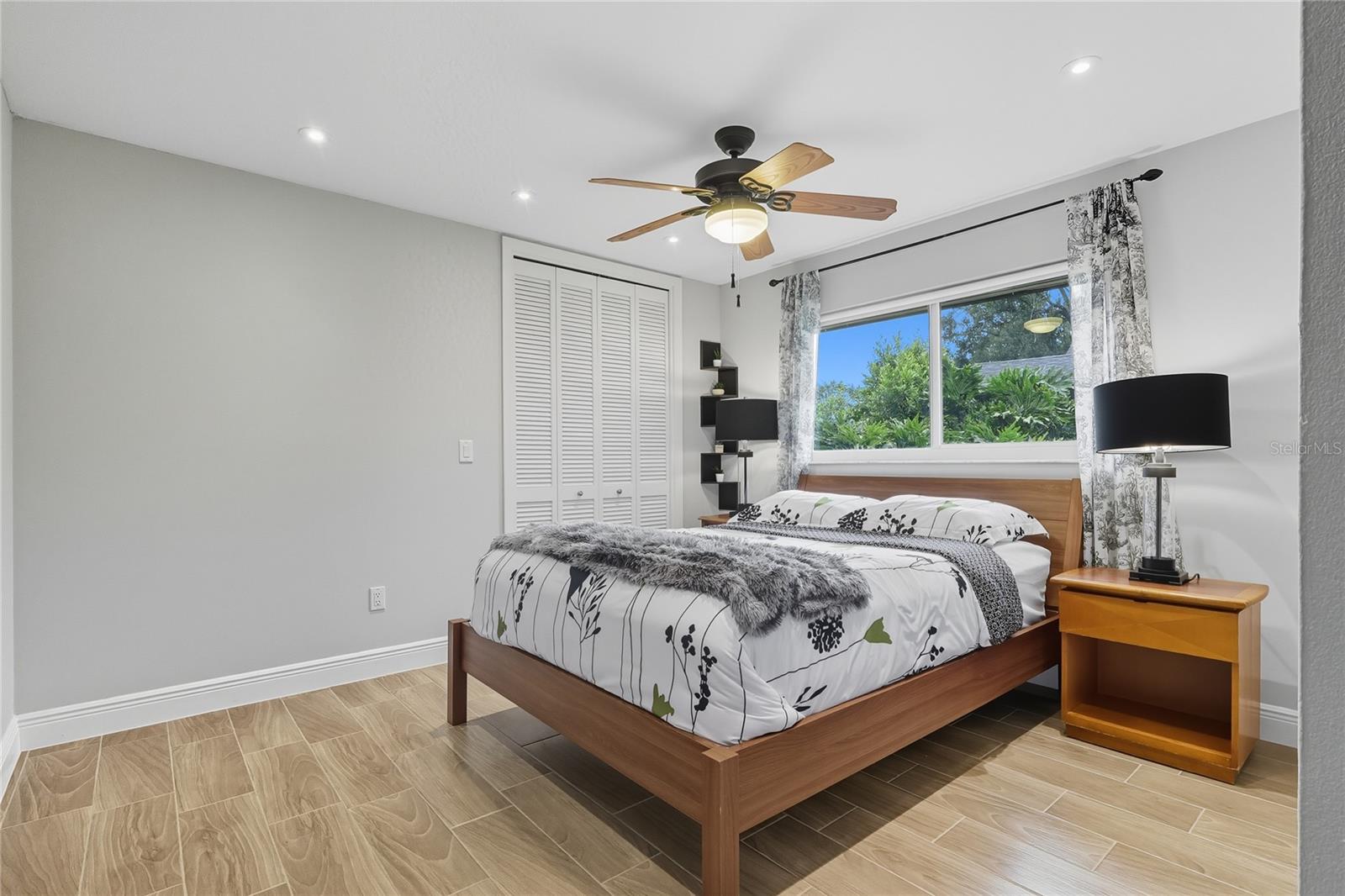 Image 32 of 46 For 412 Montrose Avenue