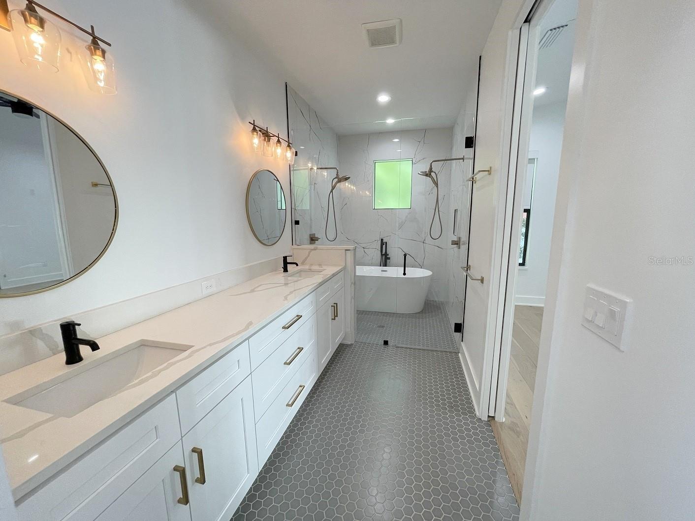 Image 18 of 24 For 4309 Grady Avenue
