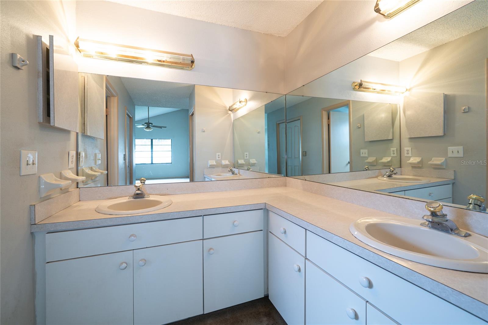 Image 15 of 28 For 9709 Woodland Ridge Drive