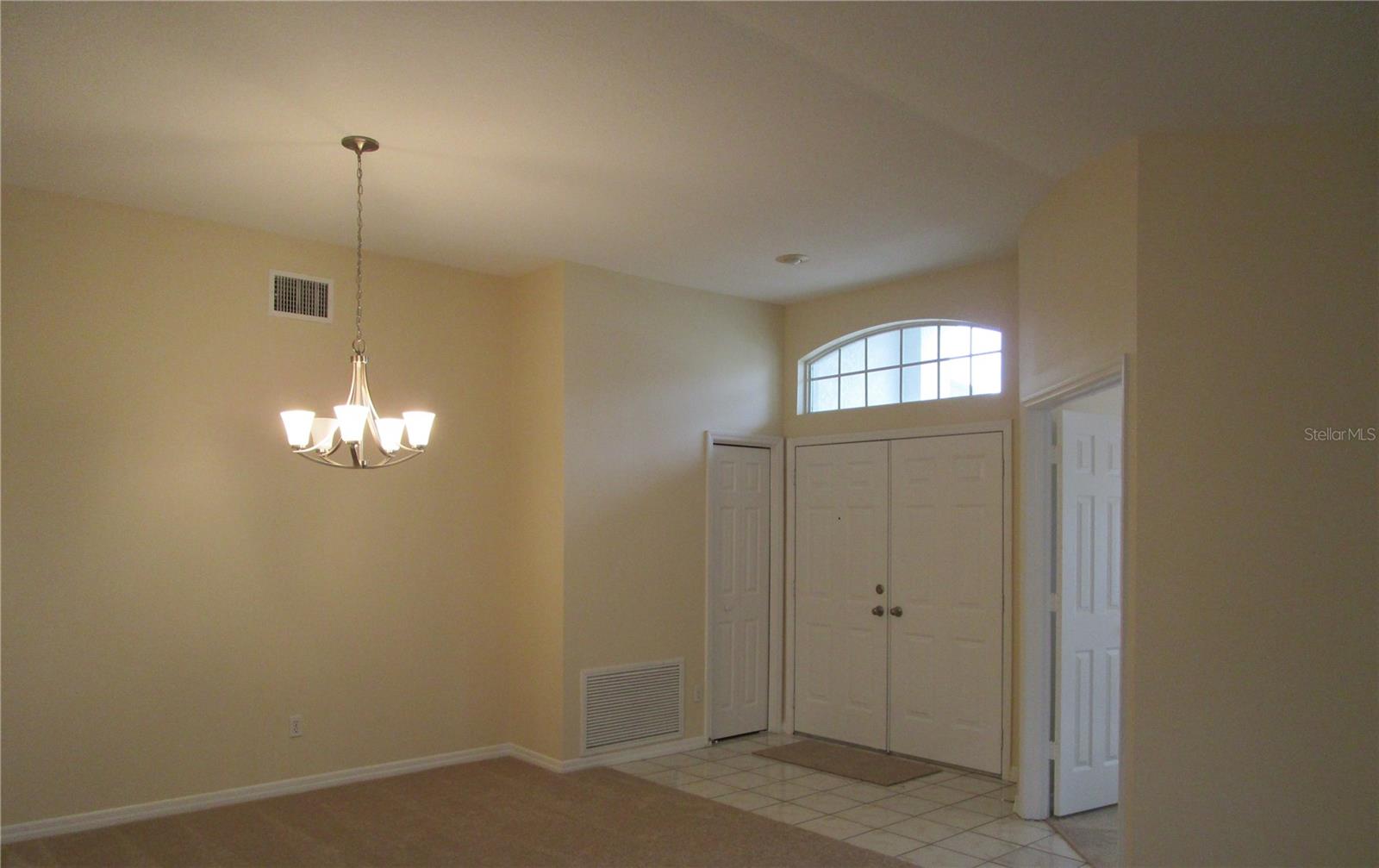 Image 3 of 18 For 515 Royal Ridge Street