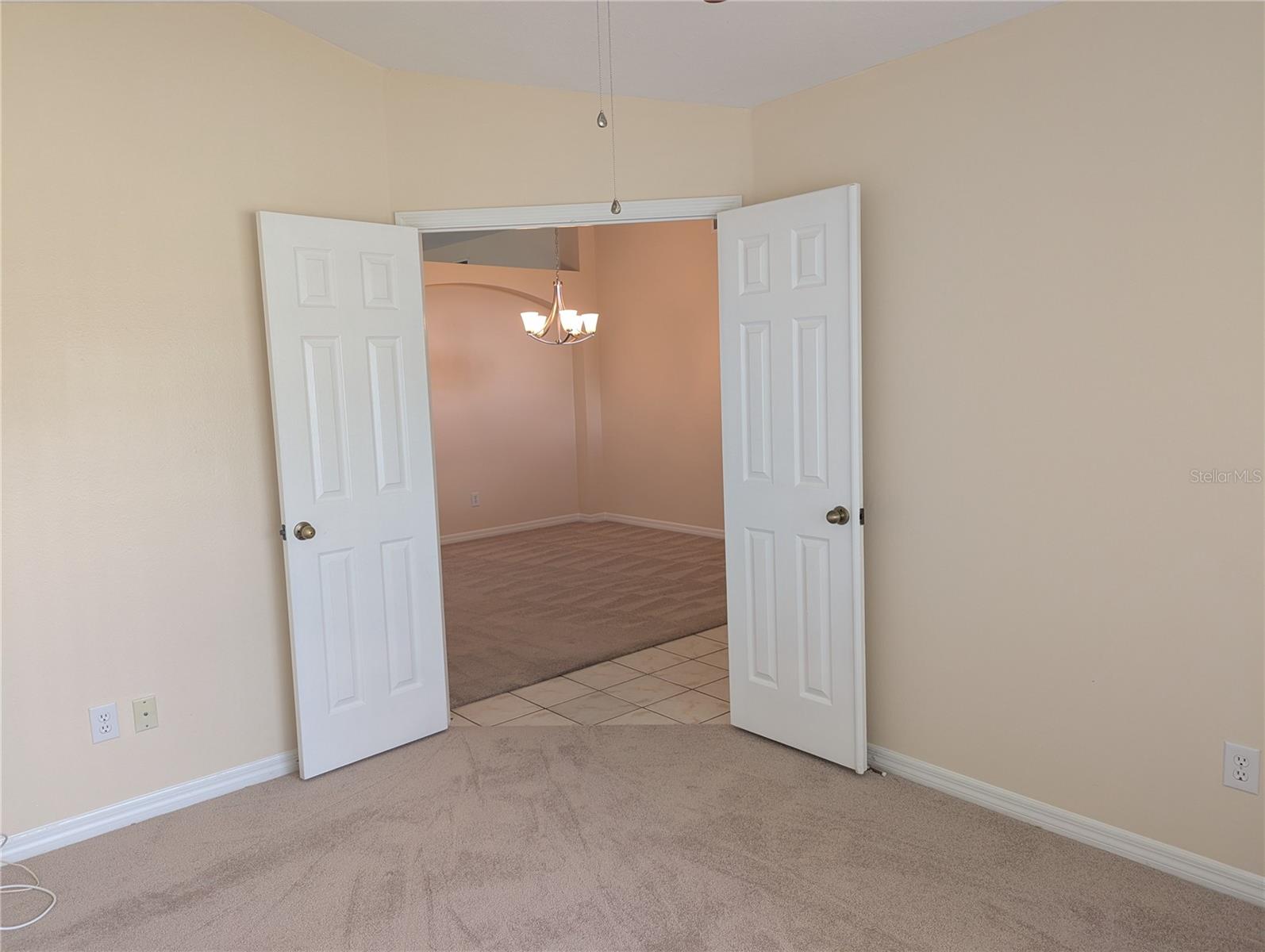 Image 4 of 18 For 515 Royal Ridge Street