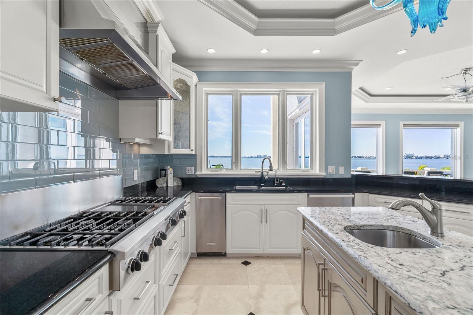 Image 13 of 64 For 5907 Bayview Circle S