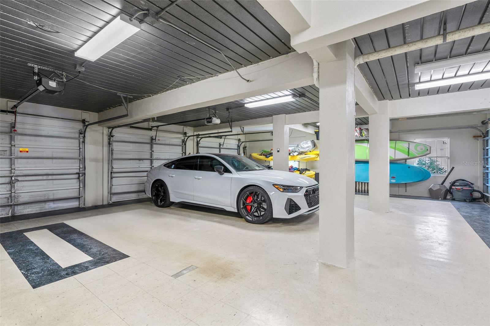 Image 18 of 64 For 5907 Bayview Circle S