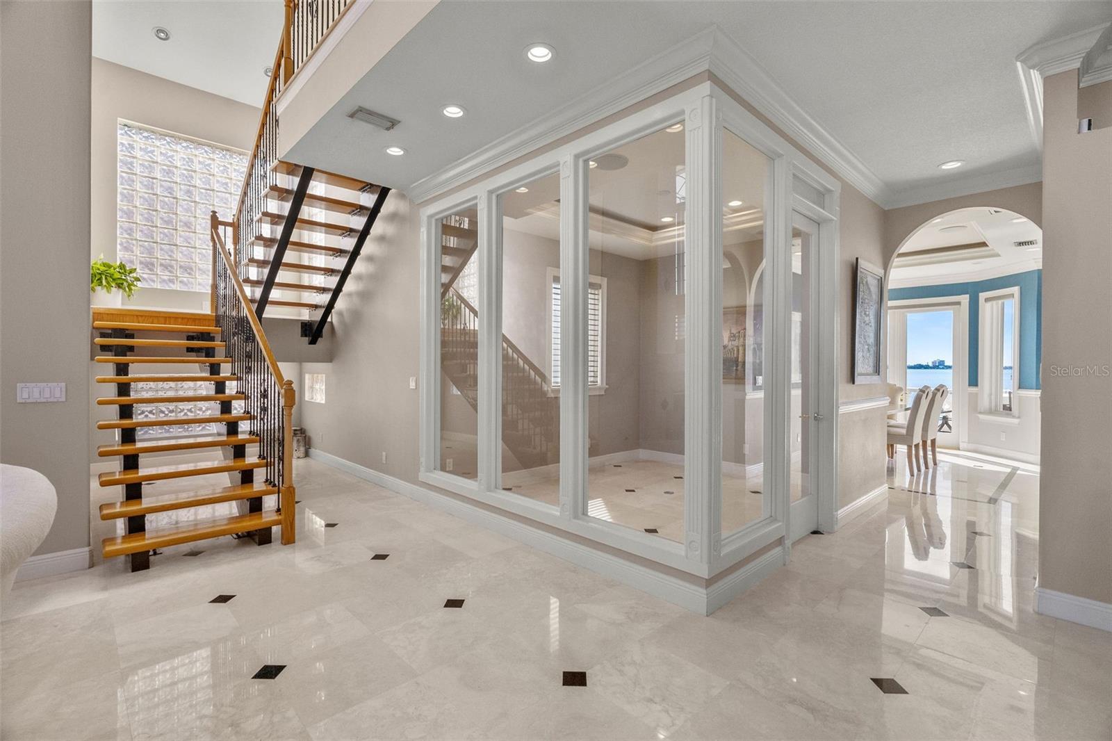 Image 22 of 64 For 5907 Bayview Circle S