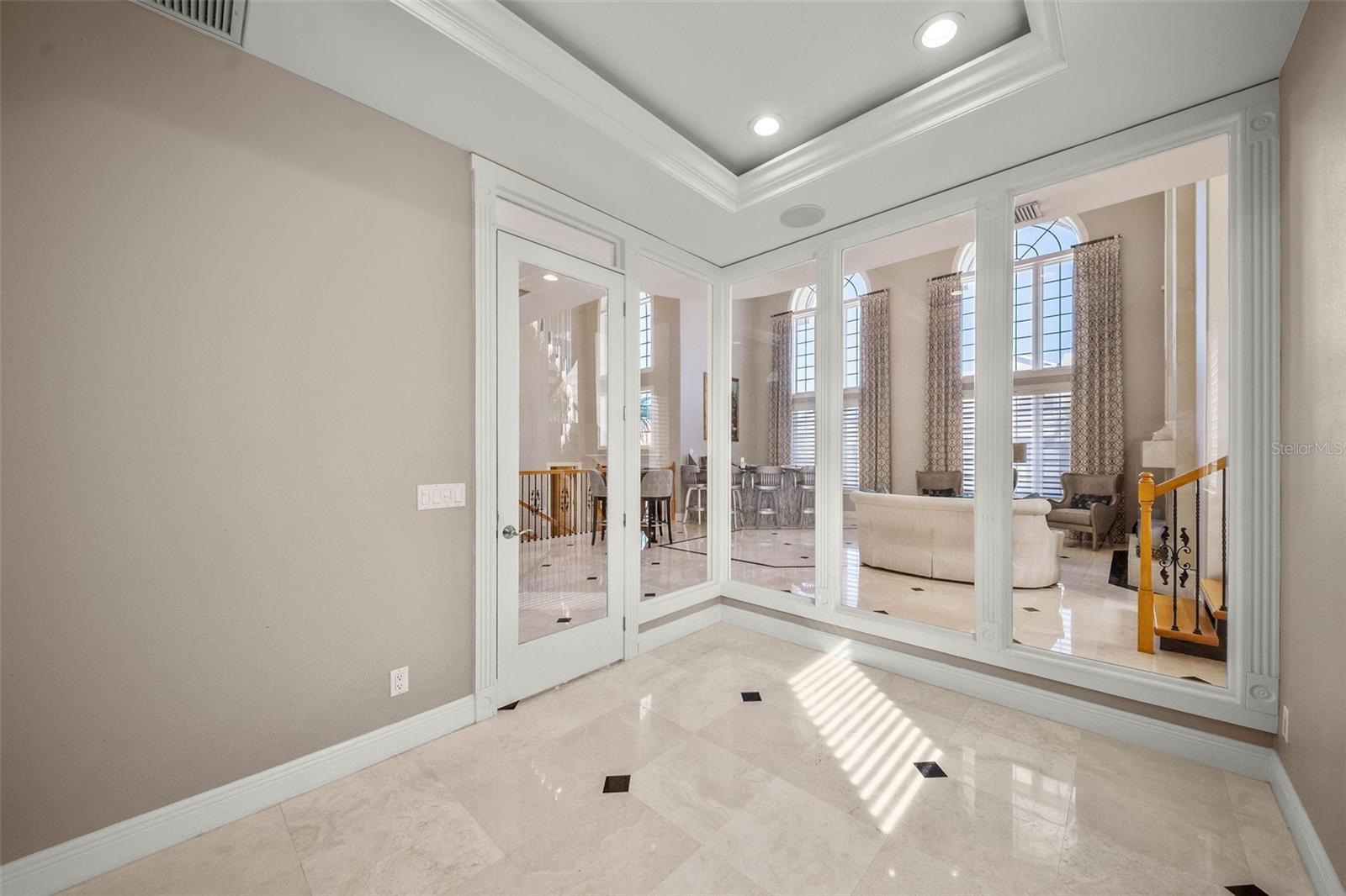 Image 23 of 64 For 5907 Bayview Circle S