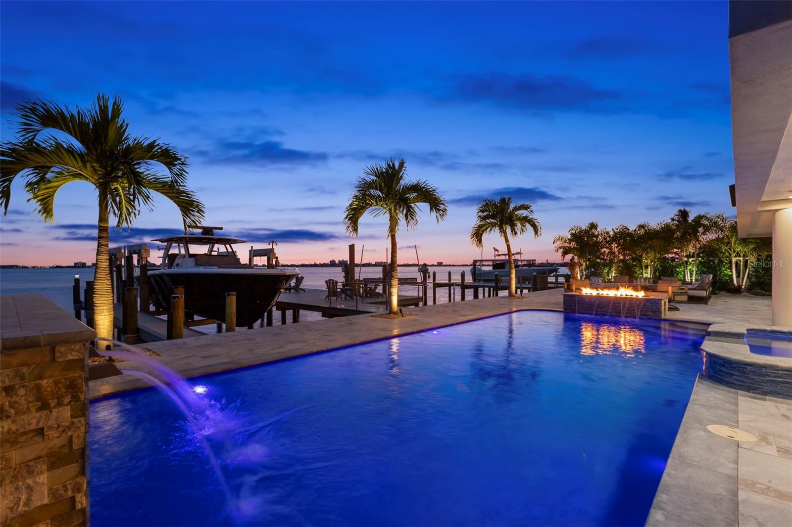 Image 3 of 64 For 5907 Bayview Circle S