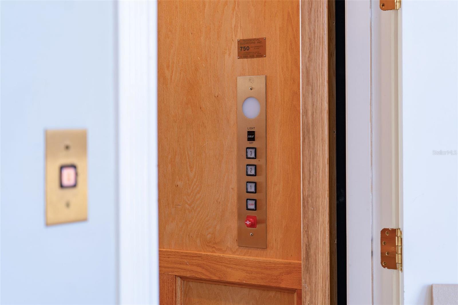 Image 31 of 64 For 5907 Bayview Circle S