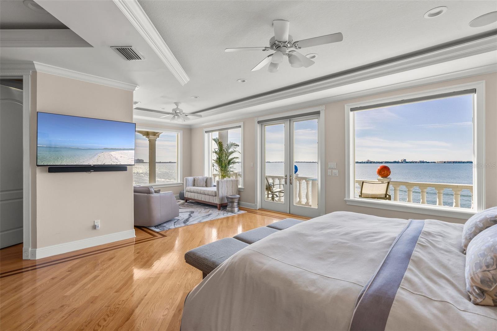 Image 37 of 64 For 5907 Bayview Circle S