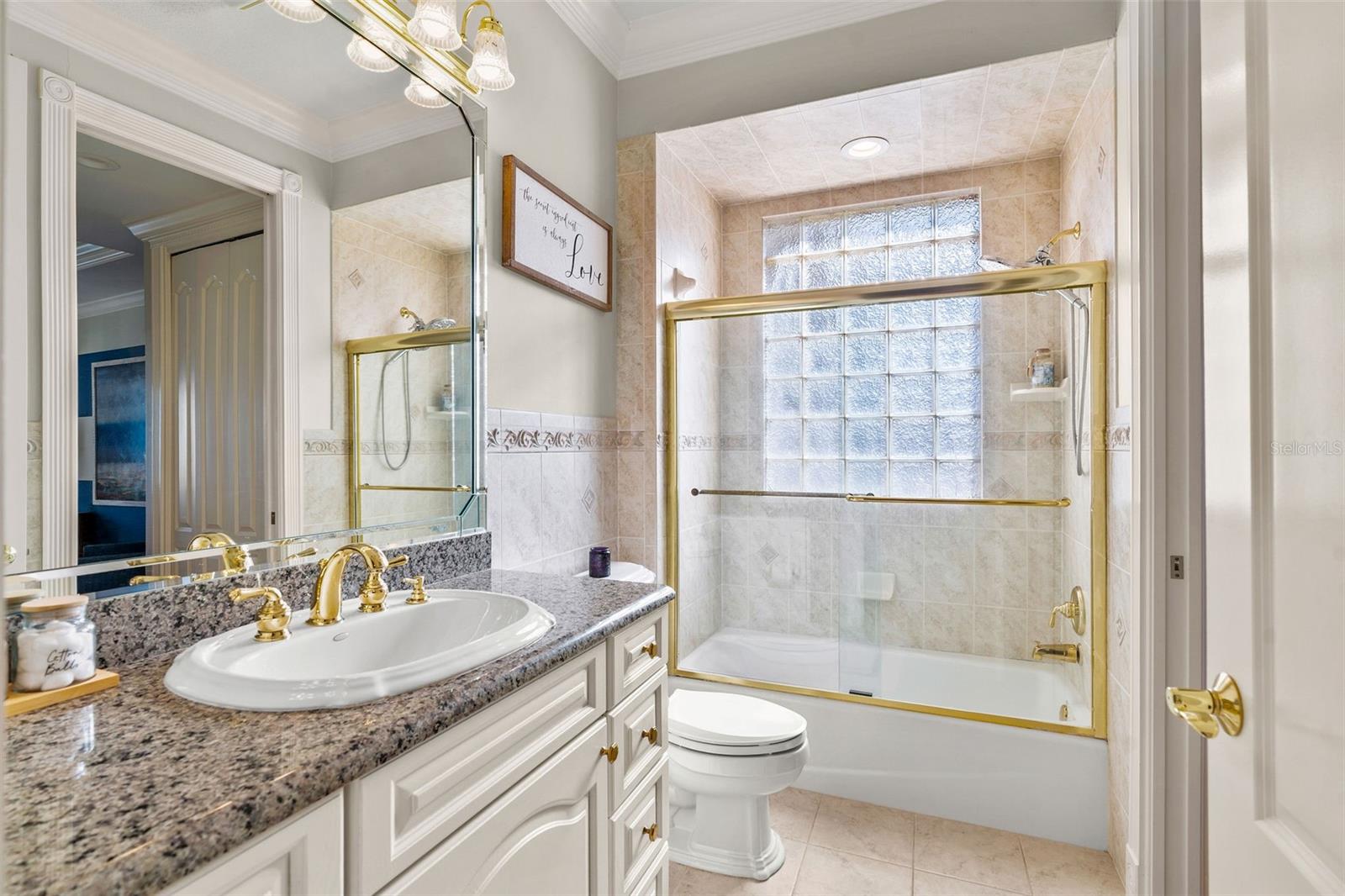 Image 41 of 64 For 5907 Bayview Circle S