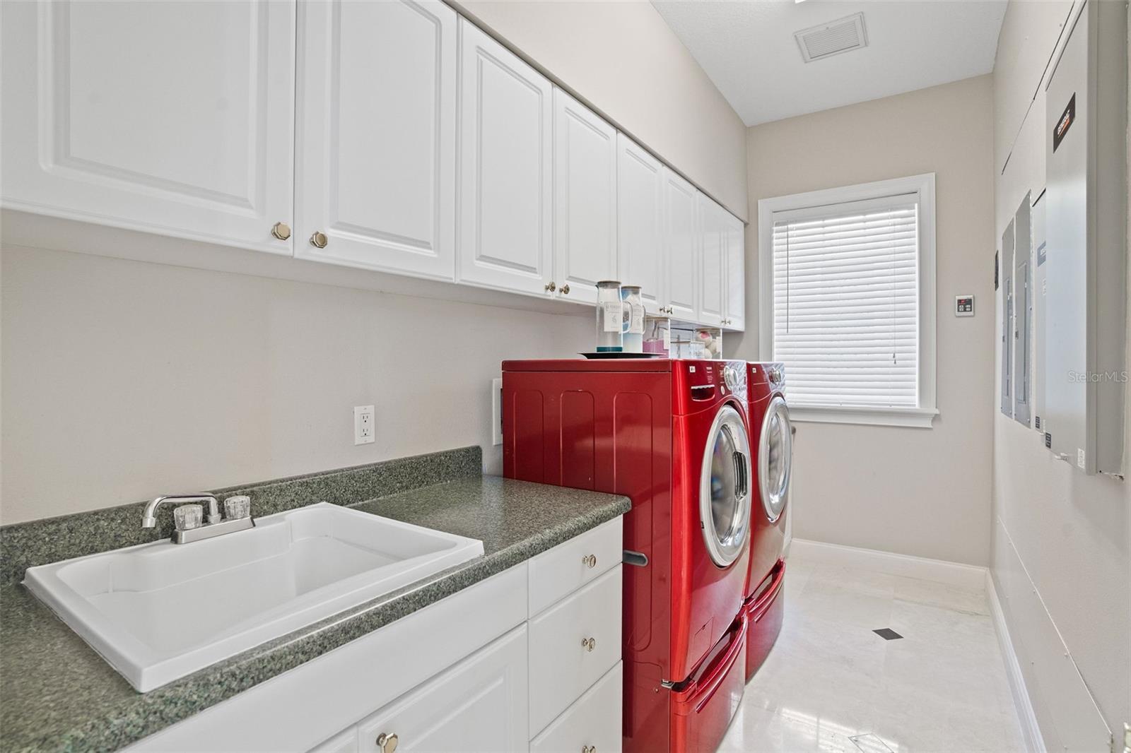 Image 52 of 64 For 5907 Bayview Circle S