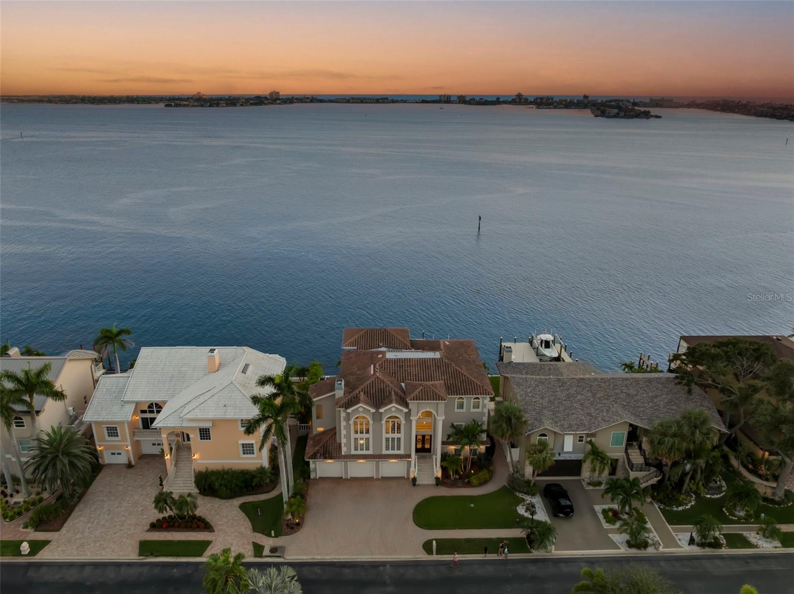 Image 55 of 64 For 5907 Bayview Circle S