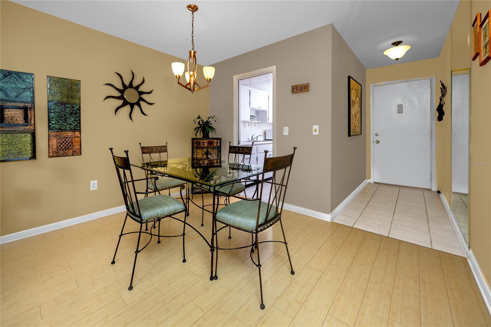 Image 11 of 47 For 1303 Hercules Avenue 28