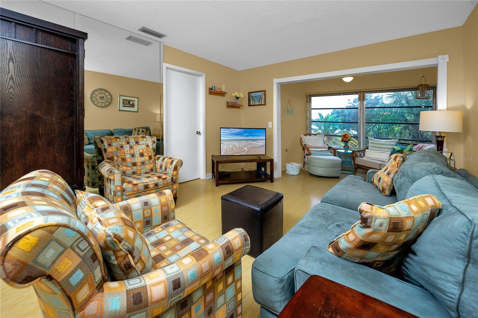 Image 17 of 47 For 1303 Hercules Avenue 28