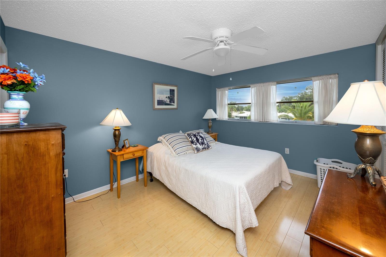 Image 24 of 47 For 1303 Hercules Avenue 28