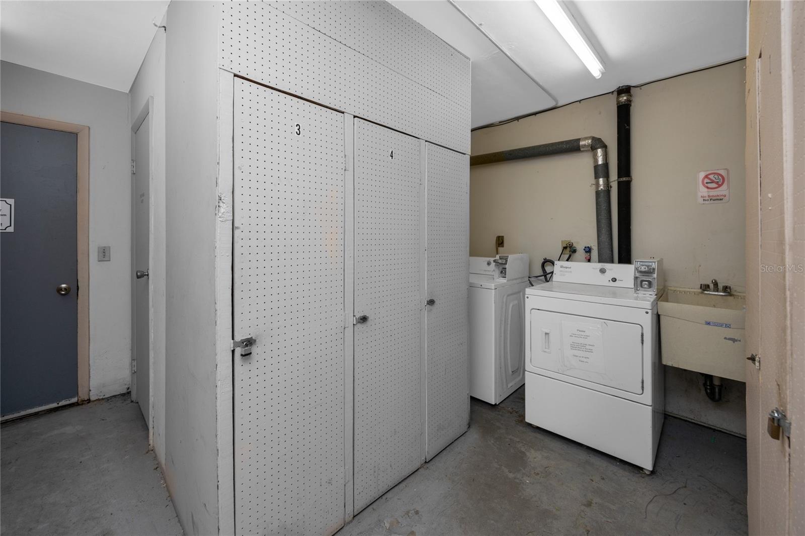 Image 34 of 47 For 1303 Hercules Avenue 28