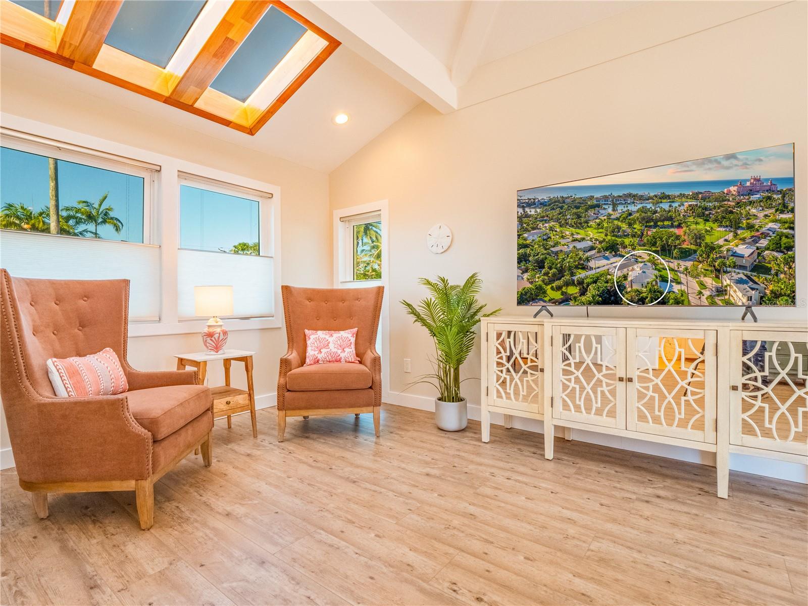 Image 19 of 58 For 3250 De Bazan Avenue