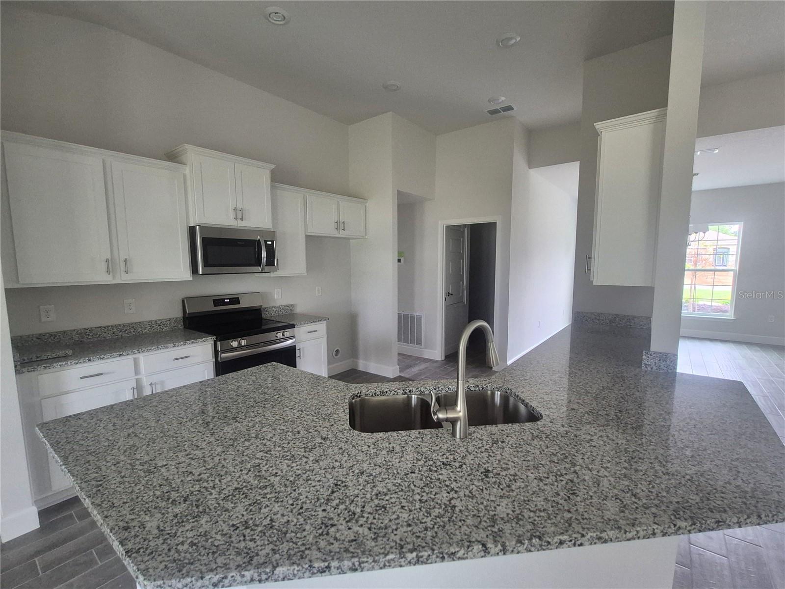 Listing photo id 16 for 36951 Hidden View