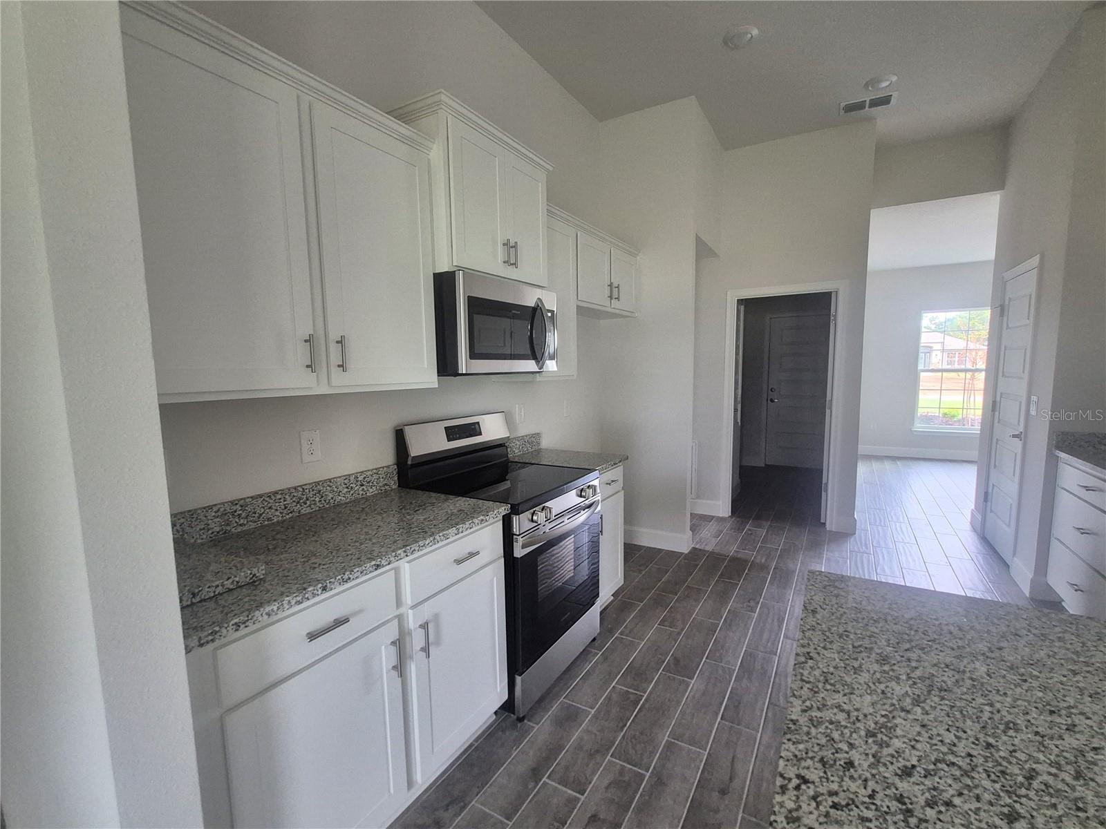 Listing photo id 18 for 36951 Hidden View