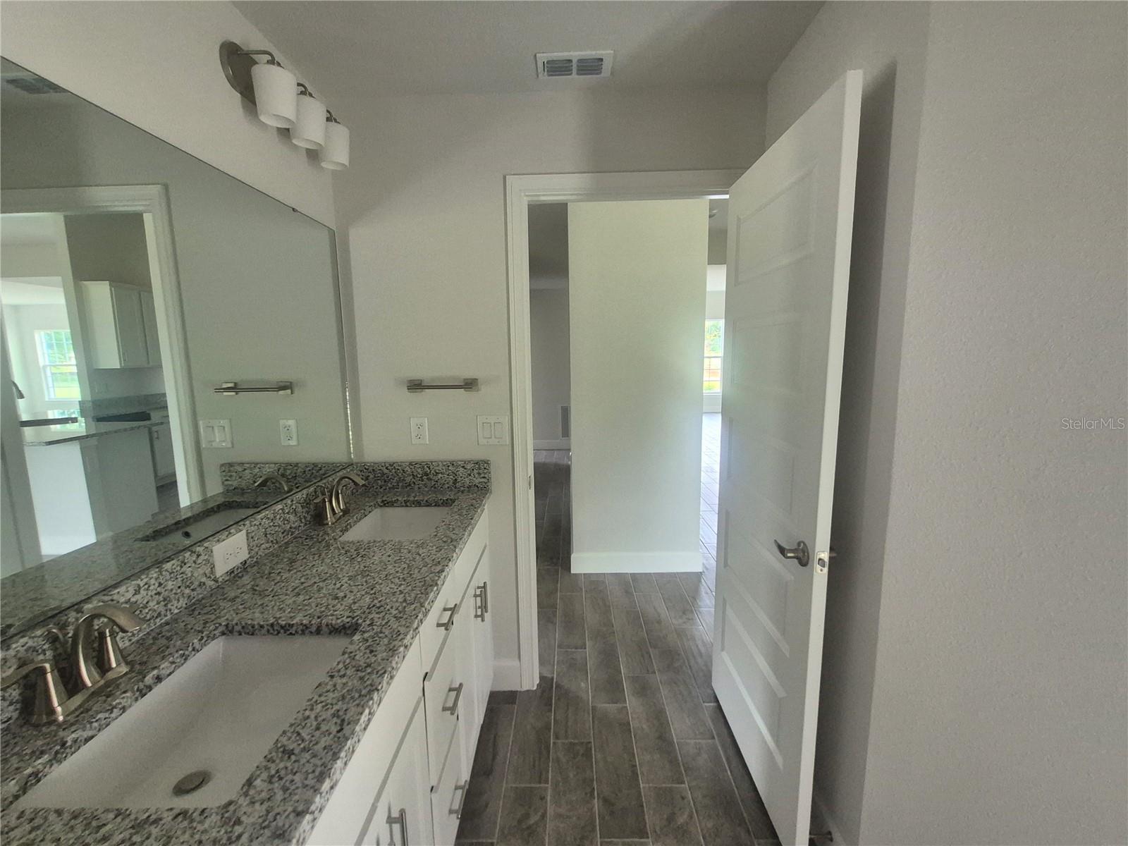 Listing photo id 30 for 36951 Hidden View