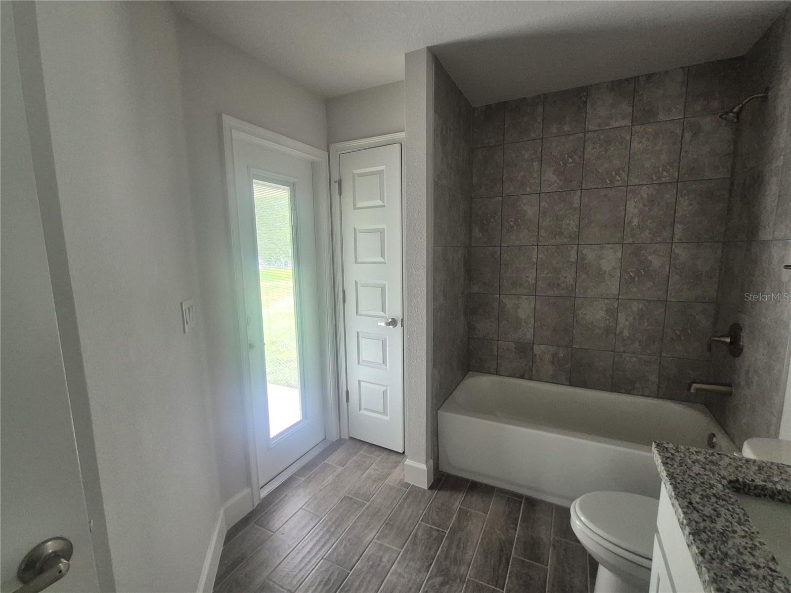 Listing photo id 35 for 36951 Hidden View
