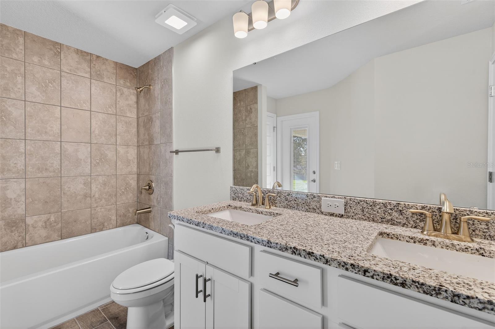 Listing photo id 46 for 36951 Hidden View