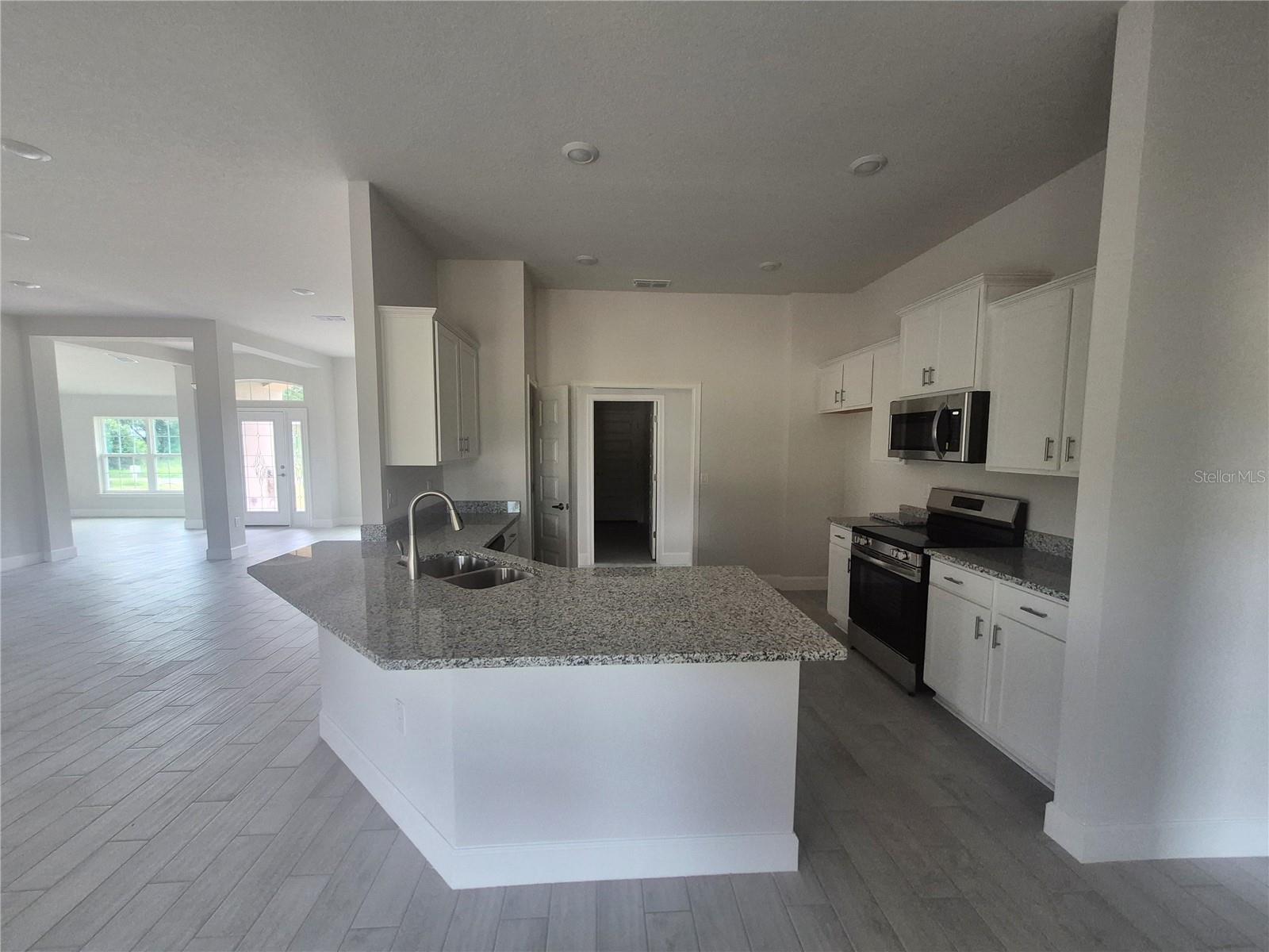 Listing photo id 8 for 36946 Hidden View