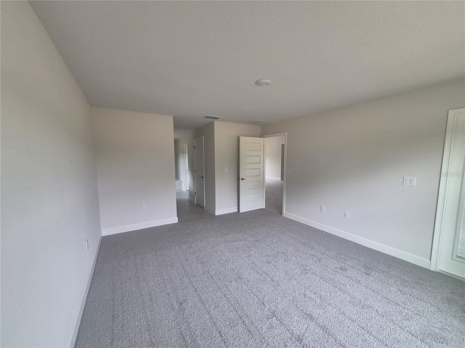 Listing photo id 14 for 36946 Hidden View