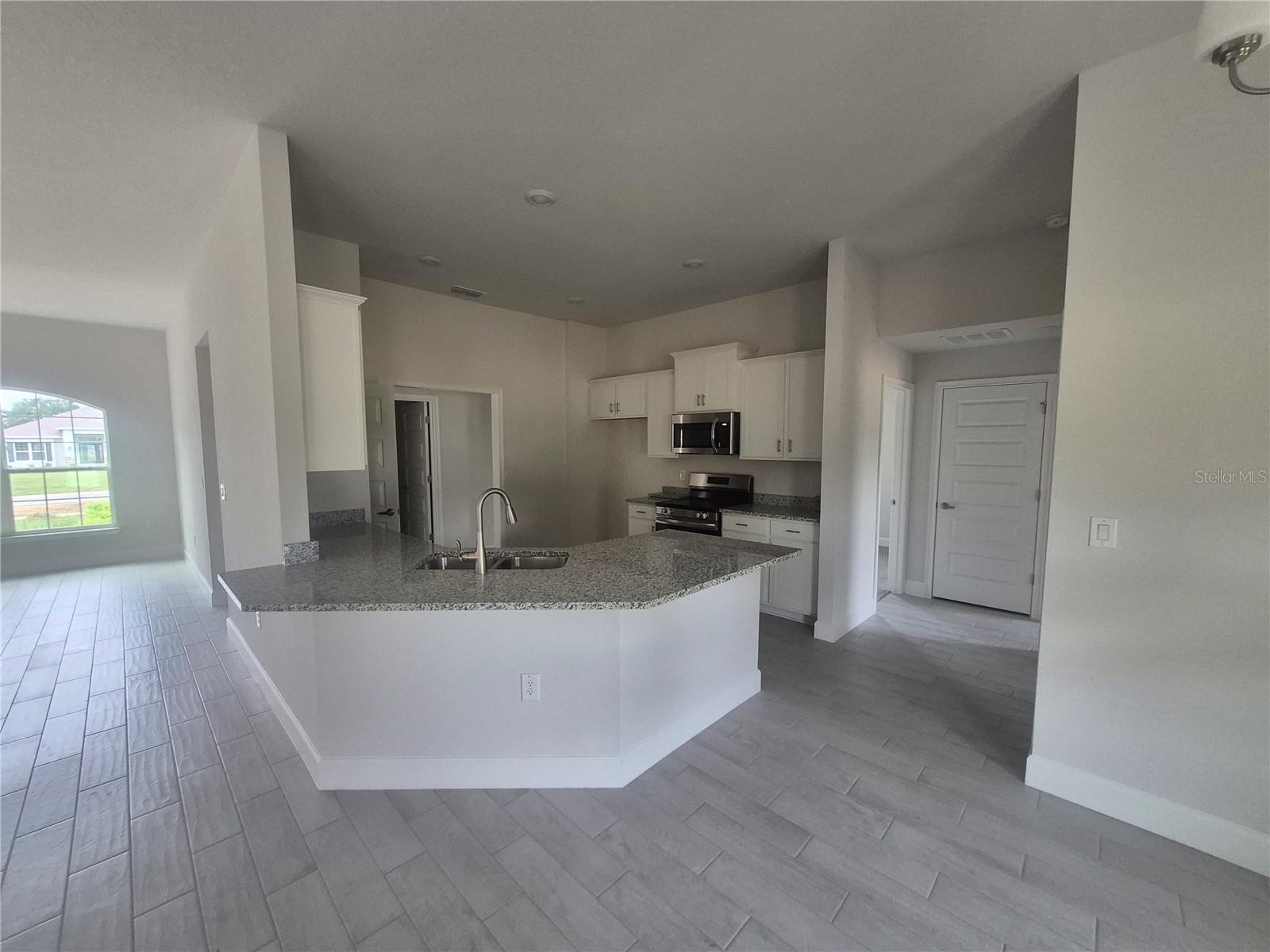 Listing photo id 6 for 36946 Hidden View