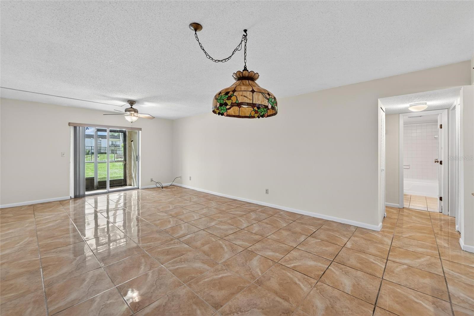 Image 10 of 35 For 704 Oakgrove Drive 117d