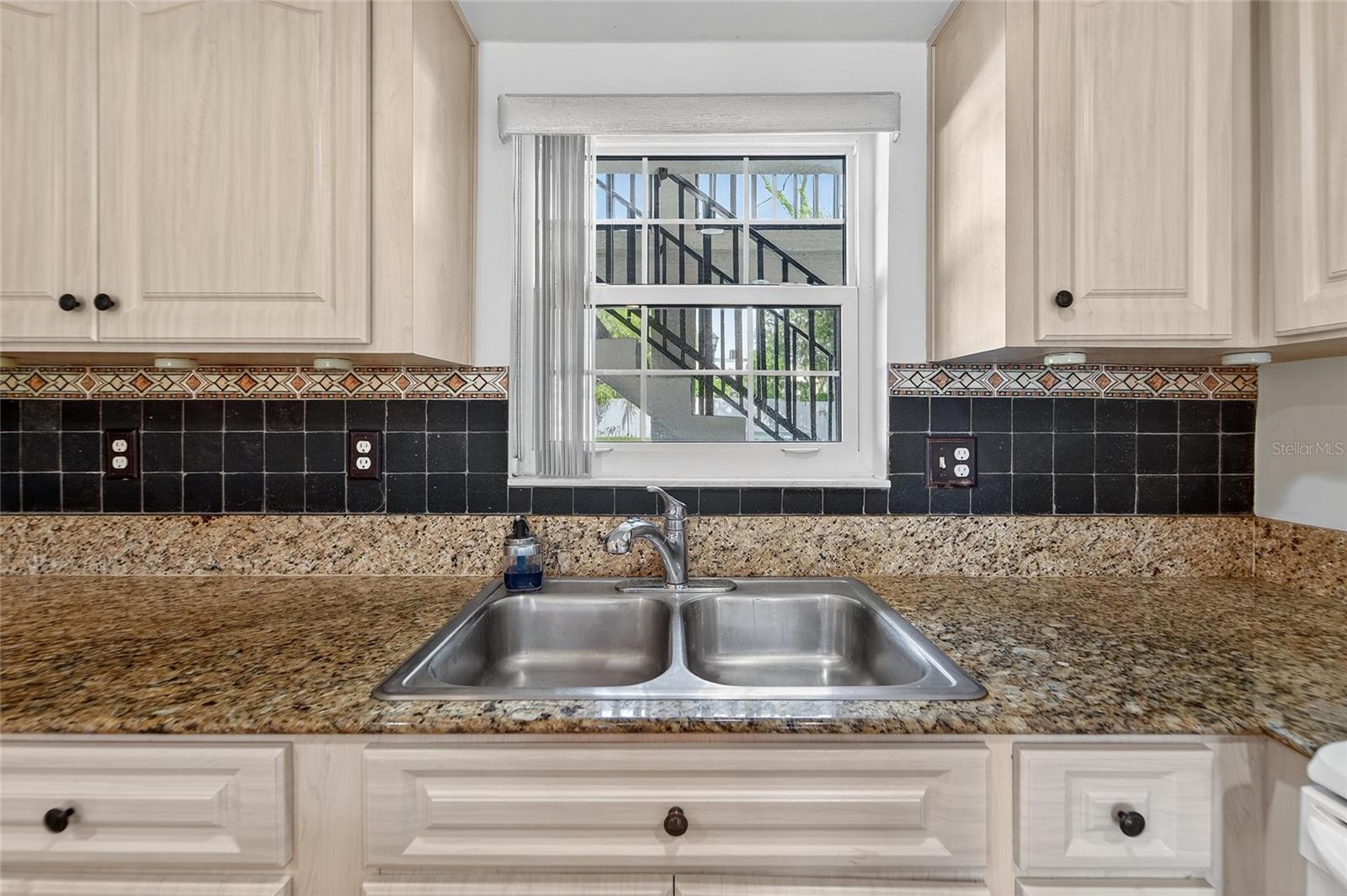 Image 12 of 35 For 704 Oakgrove Drive 117d