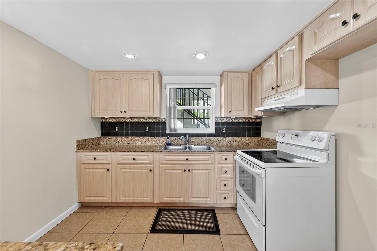 Image 13 of 35 For 704 Oakgrove Drive 117d