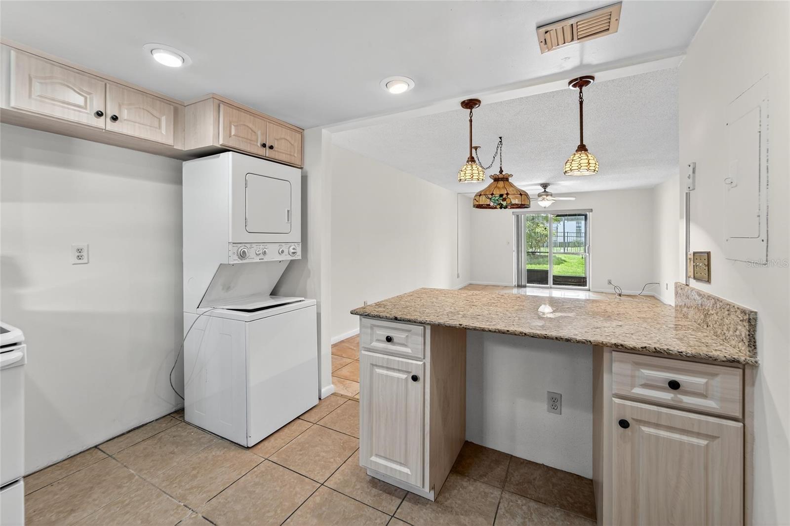 Image 15 of 35 For 704 Oakgrove Drive 117d
