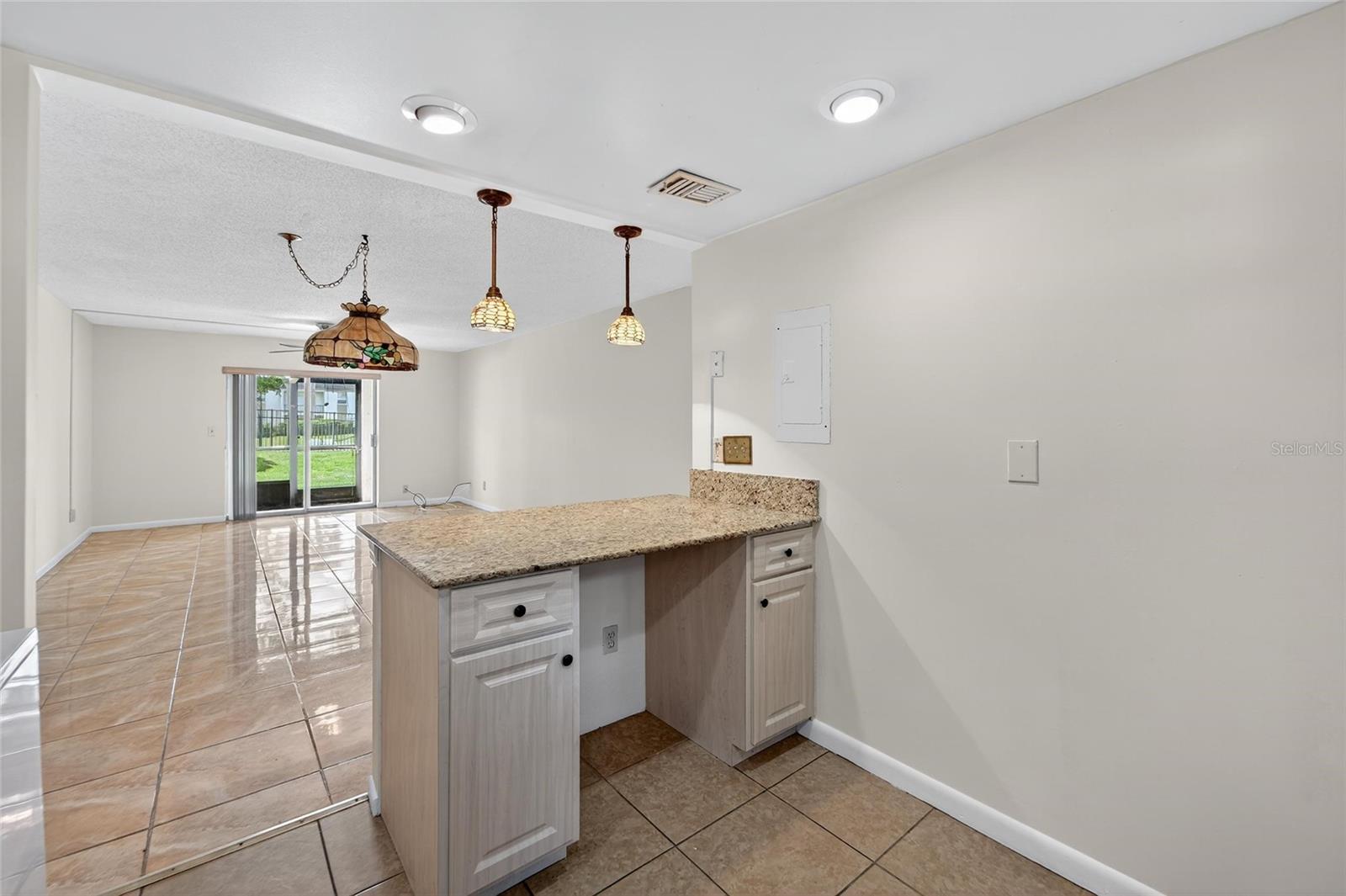 Image 16 of 35 For 704 Oakgrove Drive 117d