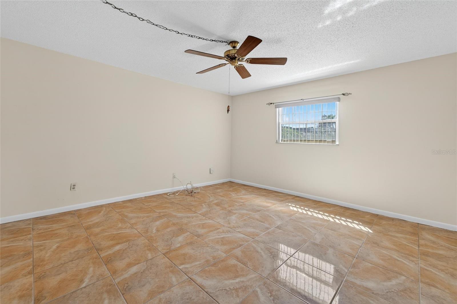 Image 18 of 35 For 704 Oakgrove Drive 117d