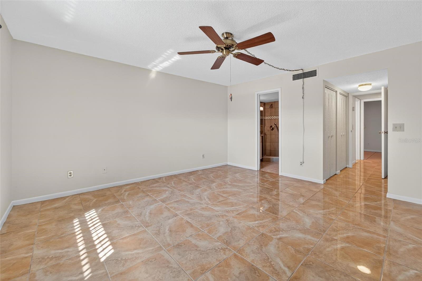 Image 20 of 35 For 704 Oakgrove Drive 117d