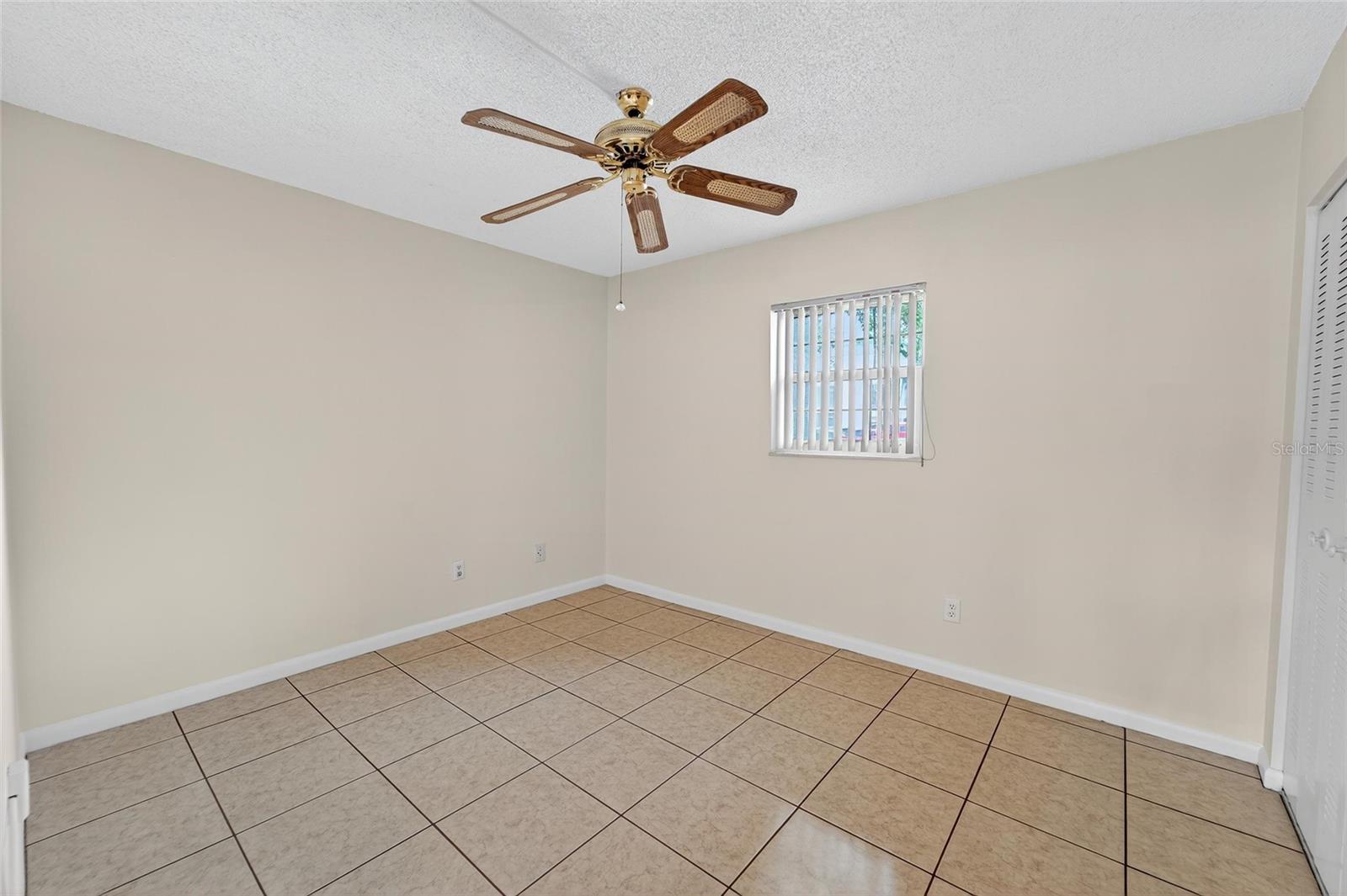 Image 26 of 35 For 704 Oakgrove Drive 117d