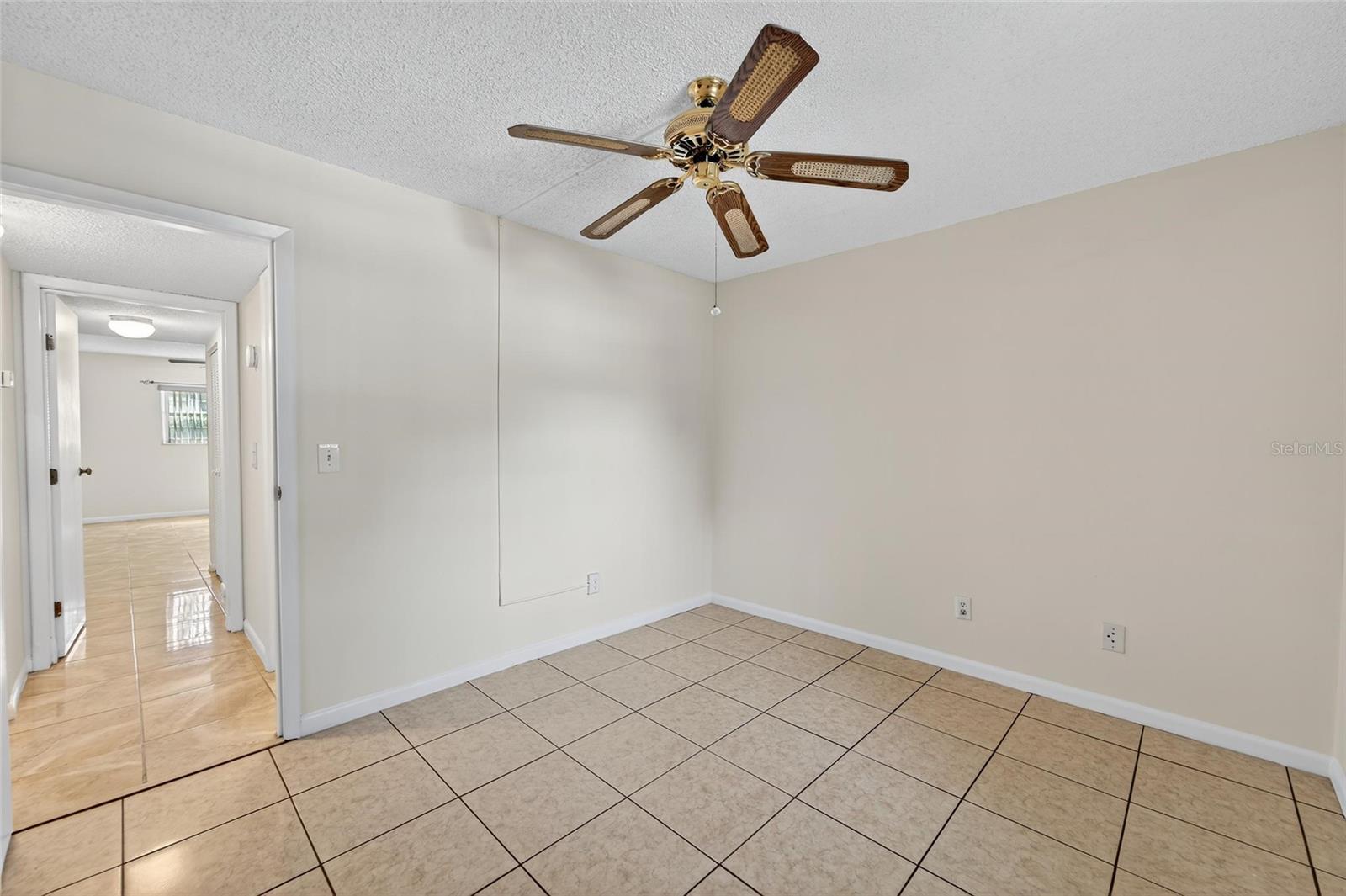 Image 27 of 35 For 704 Oakgrove Drive 117d
