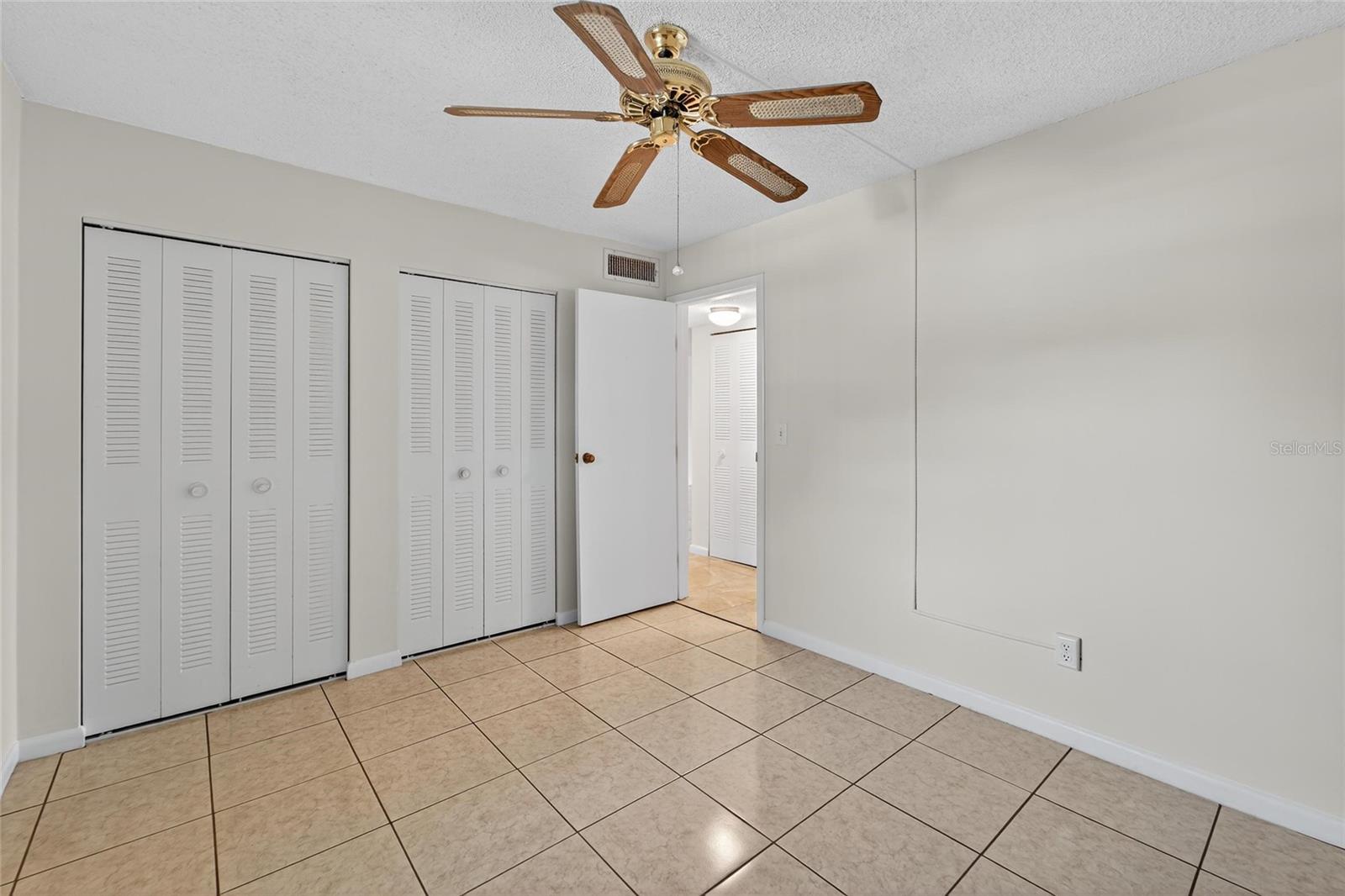 Image 28 of 35 For 704 Oakgrove Drive 117d