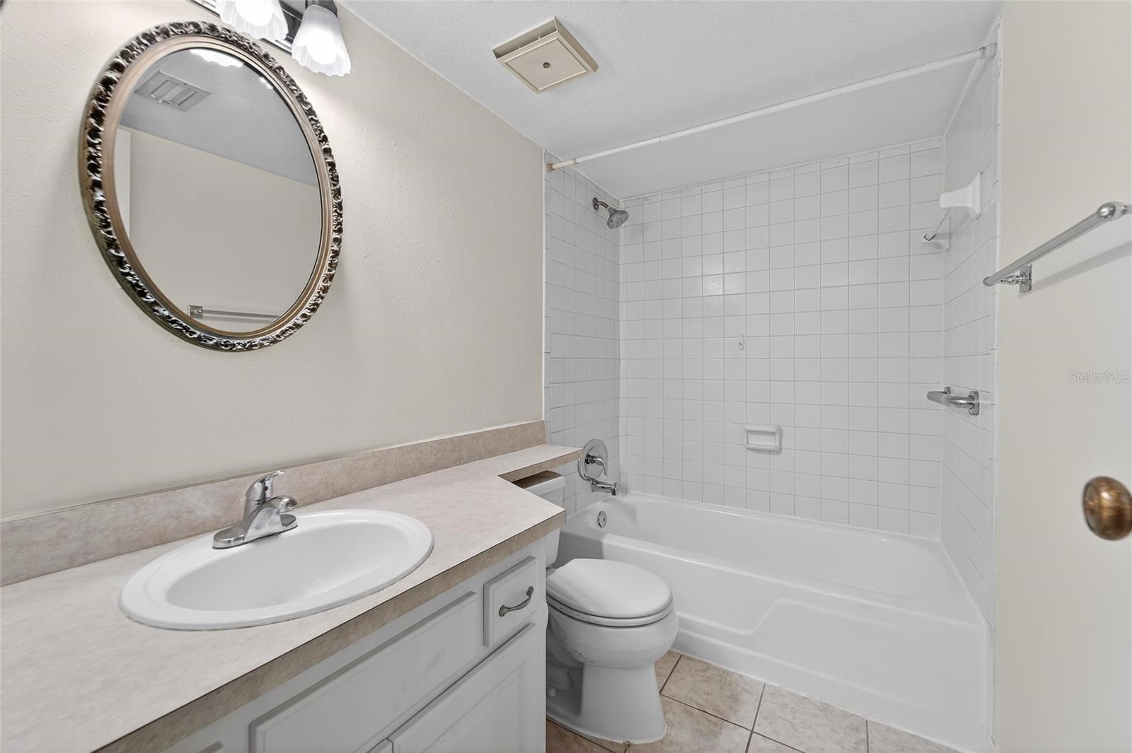 Image 29 of 35 For 704 Oakgrove Drive 117d