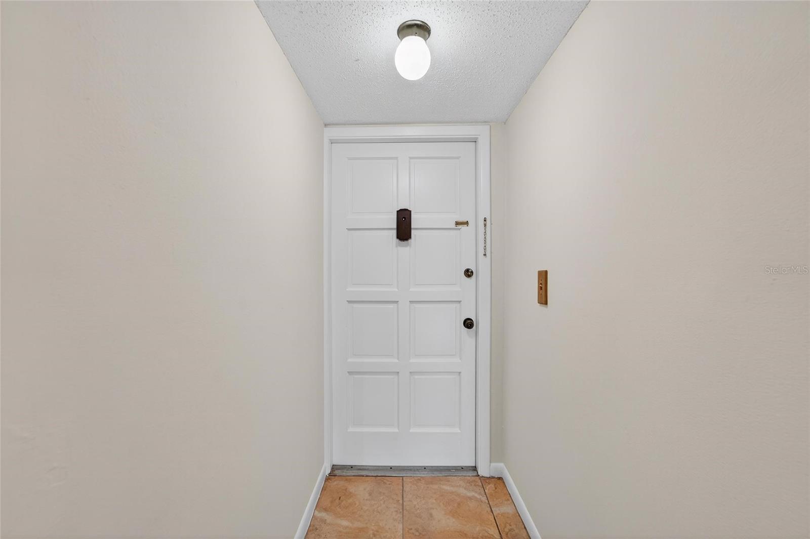Image 6 of 35 For 704 Oakgrove Drive 117d