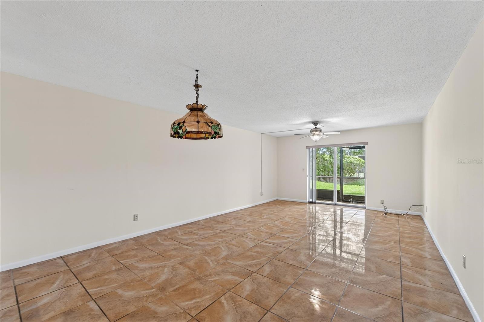 Image 7 of 35 For 704 Oakgrove Drive 117d