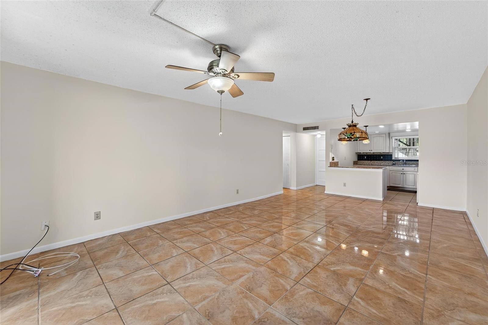 Image 8 of 35 For 704 Oakgrove Drive 117d