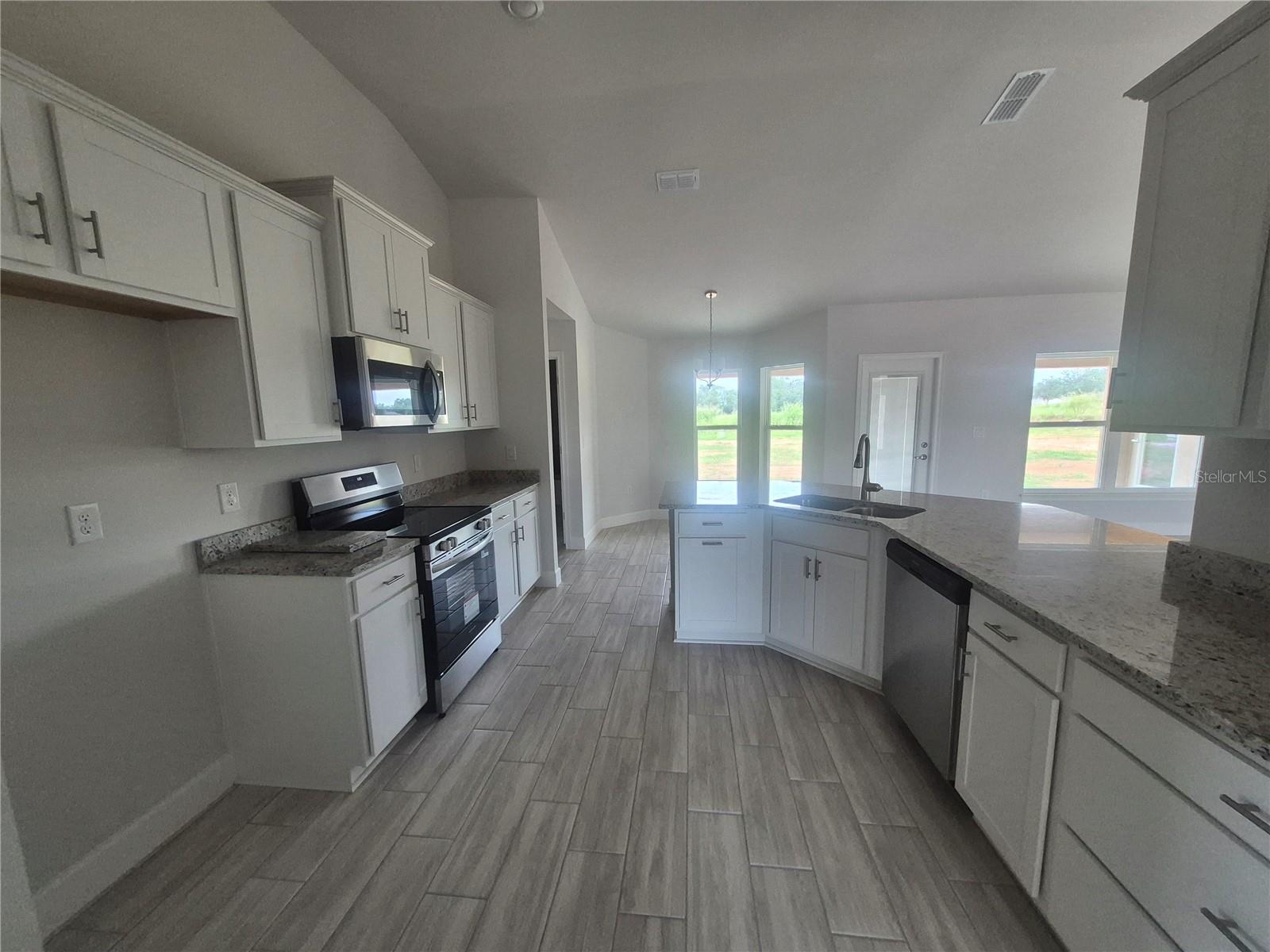 Listing photo id 10 for 37028 Hidden View