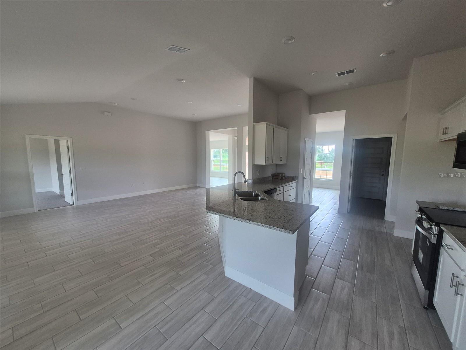 Listing photo id 11 for 37028 Hidden View