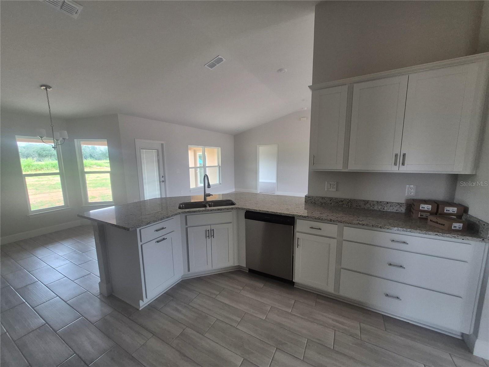 Listing photo id 12 for 37028 Hidden View