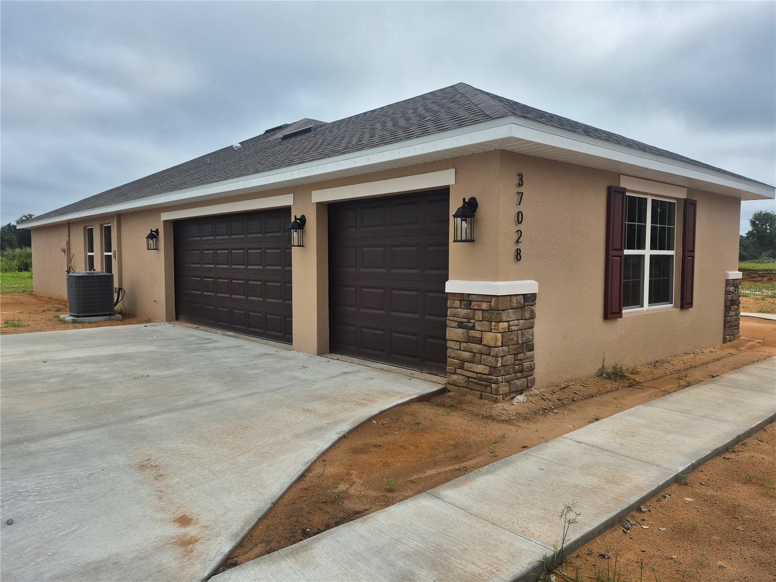 Listing photo id 24 for 37028 Hidden View