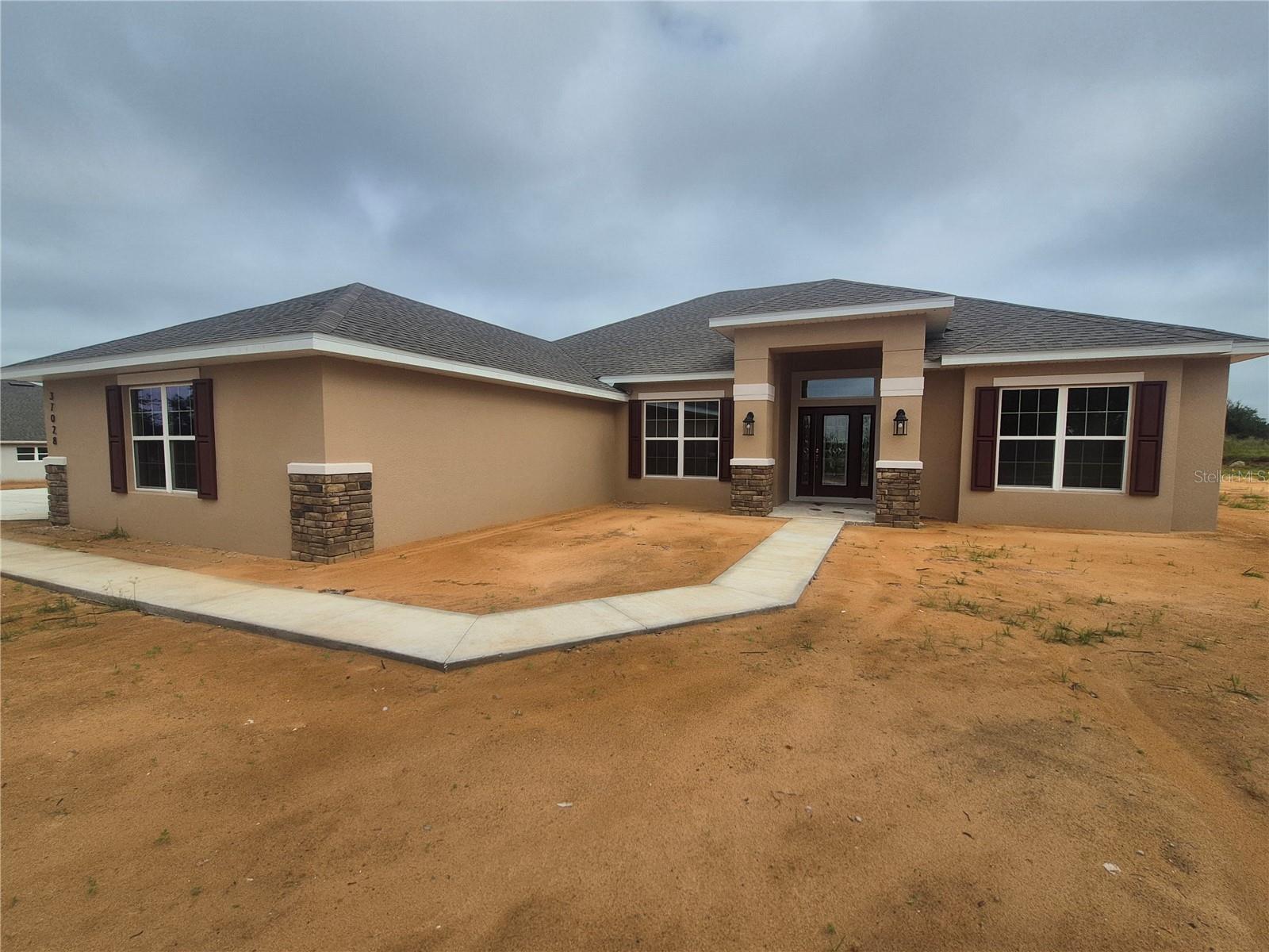 Listing photo id 1 for 37028 Hidden View