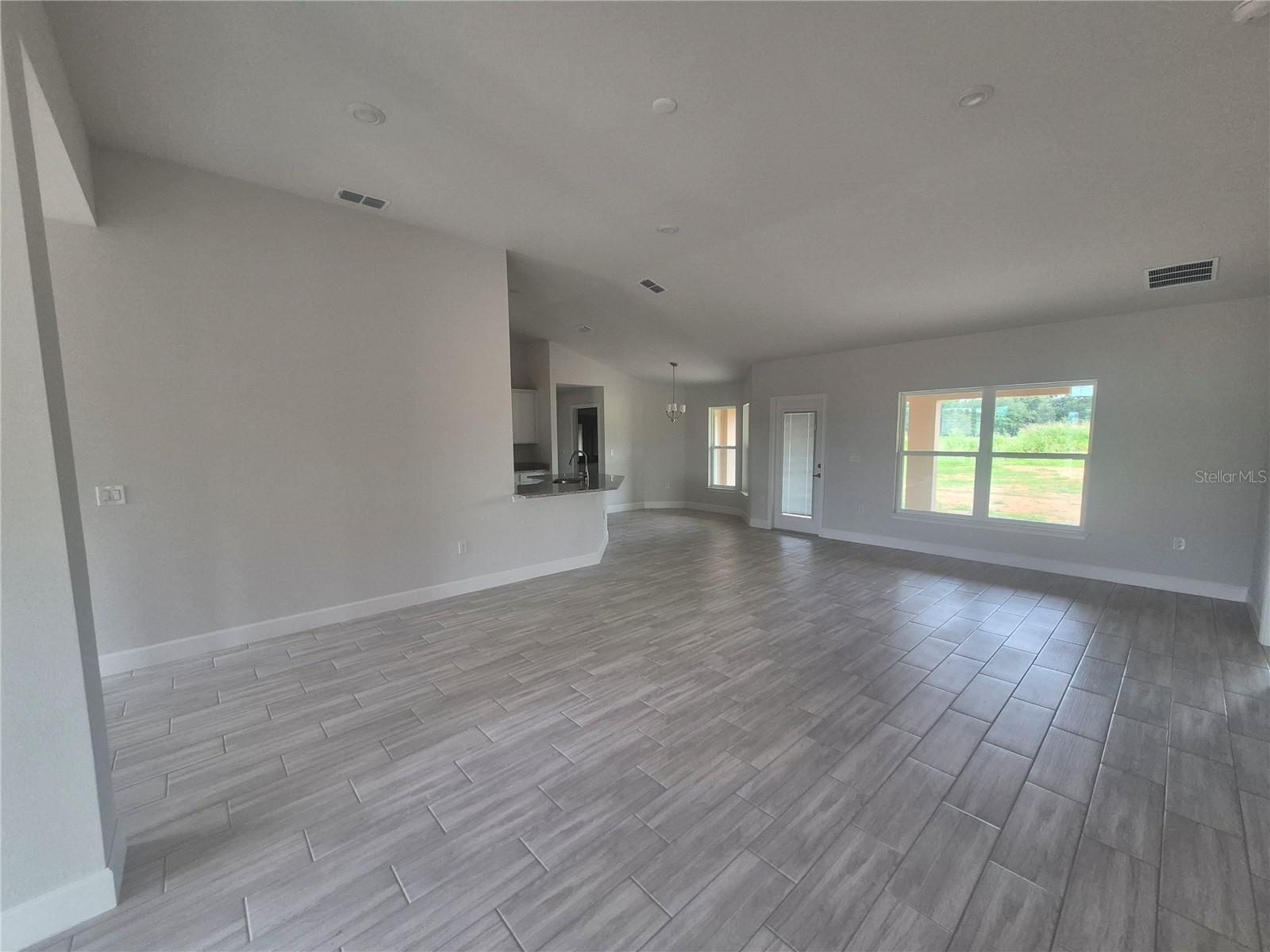 Listing photo id 6 for 37028 Hidden View