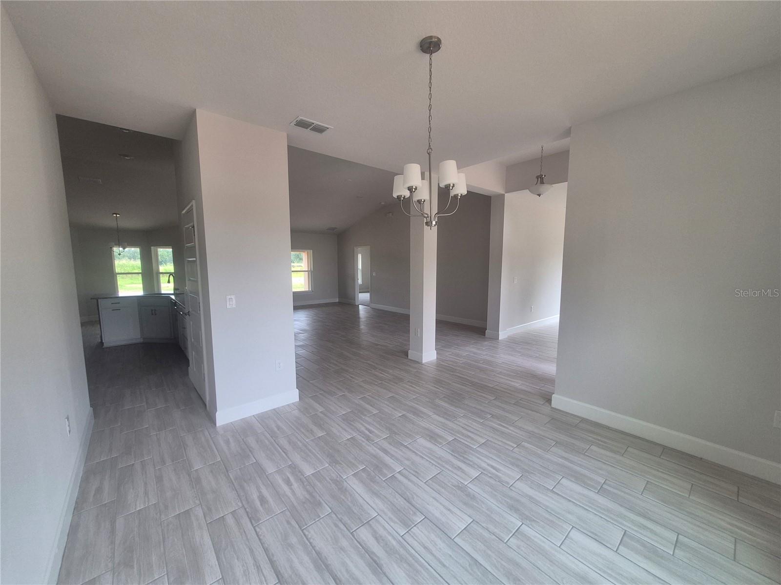Listing photo id 7 for 37028 Hidden View